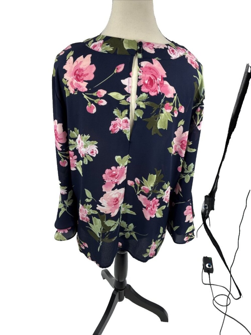 Soho New York & Company Womens Floral Blouse Navy Pink Keyhole Neck Size L - Picture 6 of 9